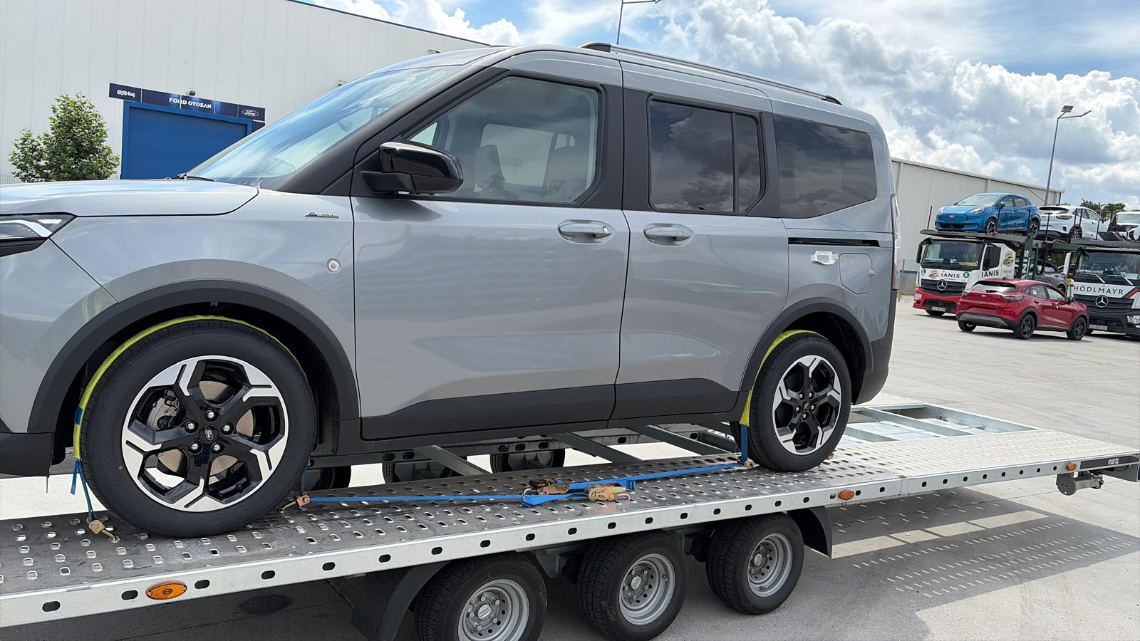Transport SUV pe platformă — GCN Tractări Auto