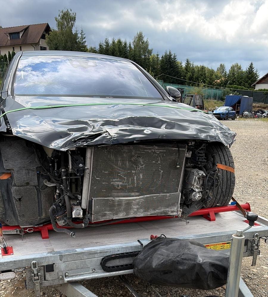 Transport autoturism avariat pe platformă — GCN Tractări Auto
