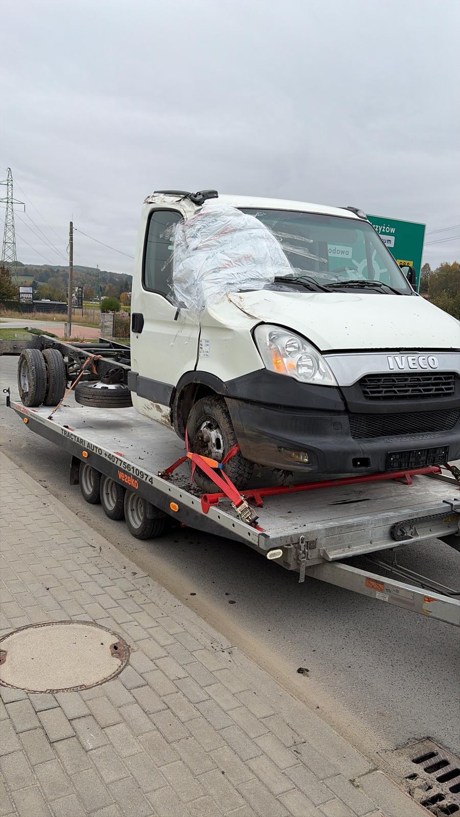 Autoutilitară transportată pe remorcă — GCN Tractări Auto