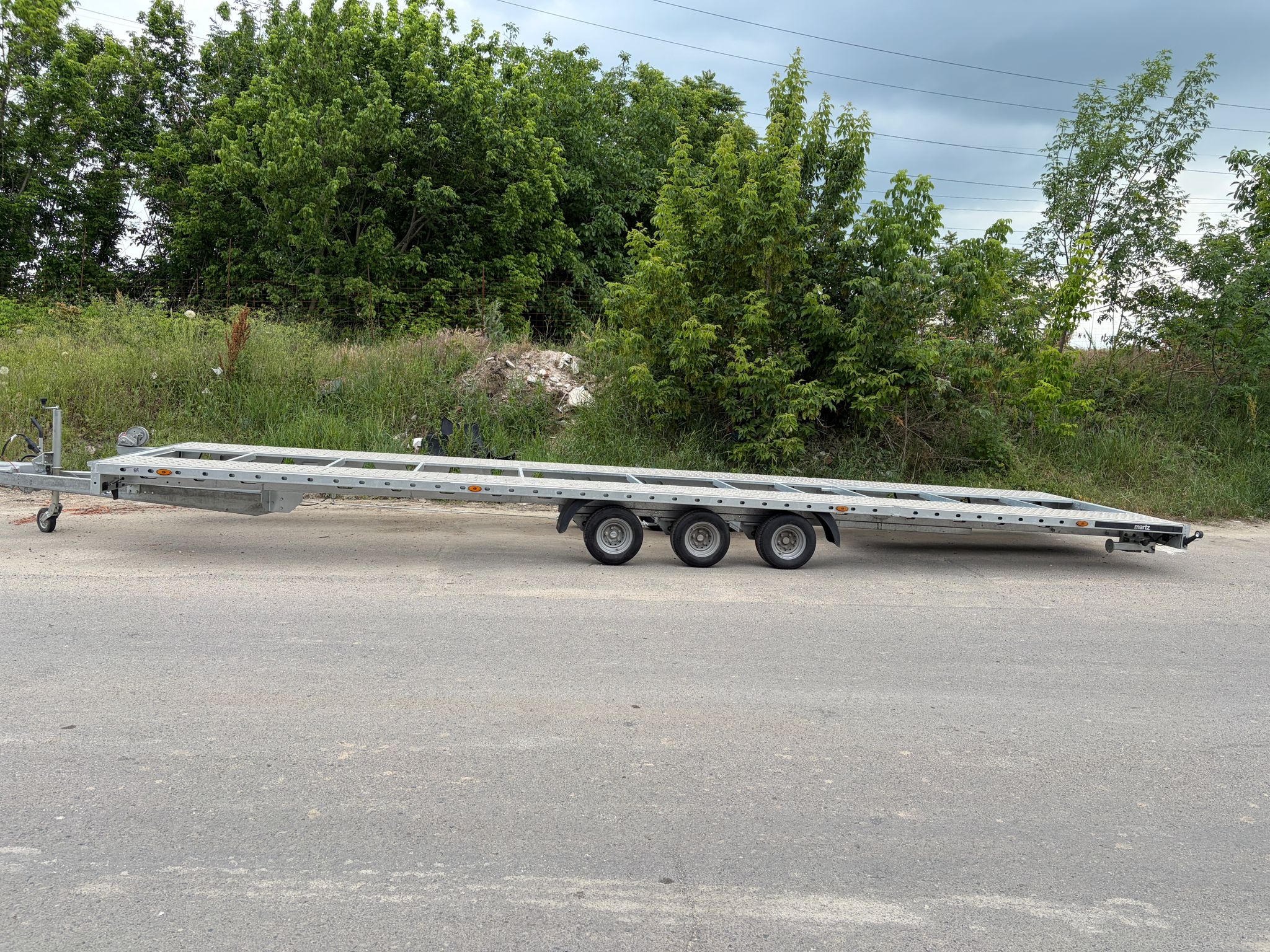 Platformă auto GCN Tractări Auto vedere laterală