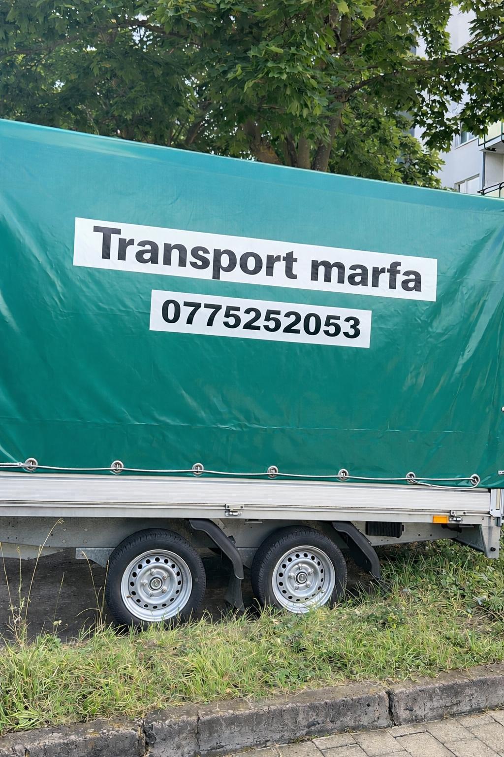 Pickup alb inscripționat GCN Tractări Auto